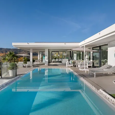 Modern 4br With Pool & Sea Views Villa